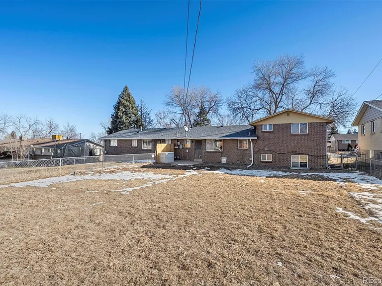 455 S Oak St — Photo 19