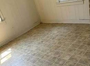 705 6th St, Rayne, LA 70578