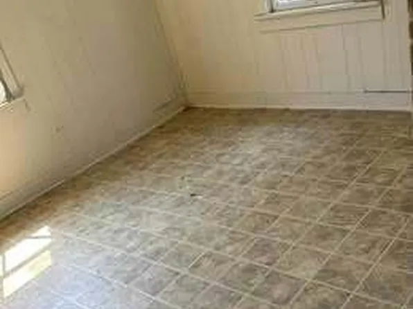 705 6th St, Rayne, LA 70578
