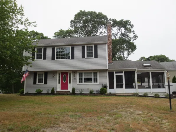 135 Baxter Avenue, West Yarmouth, MA 02673