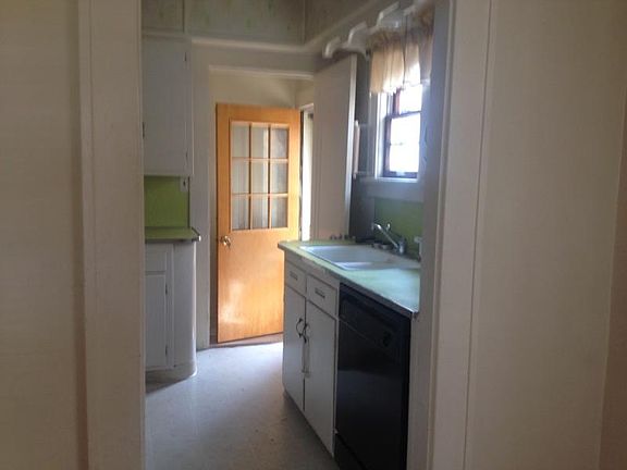 4th image of 2523 Park St