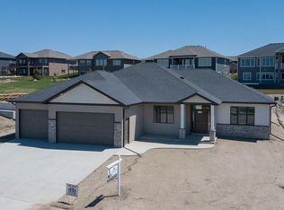 3805 Powder Ridge Dr, Bismarck, ND 58503