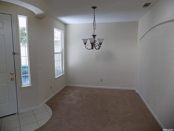 4th image of 3027 Scarlet Oak Dr