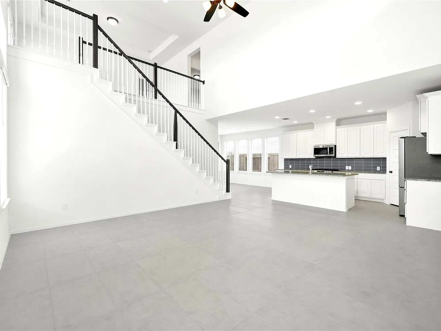 4 bed, 3.5 bath, 2600 sqft, $3,000 — Photo 3