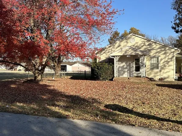 606 E Harris St, Frontenac, KS 66763