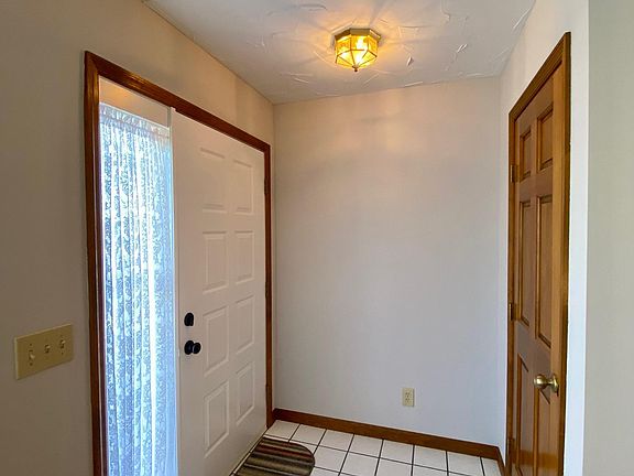2nd image of 16 Fairgreen Cir