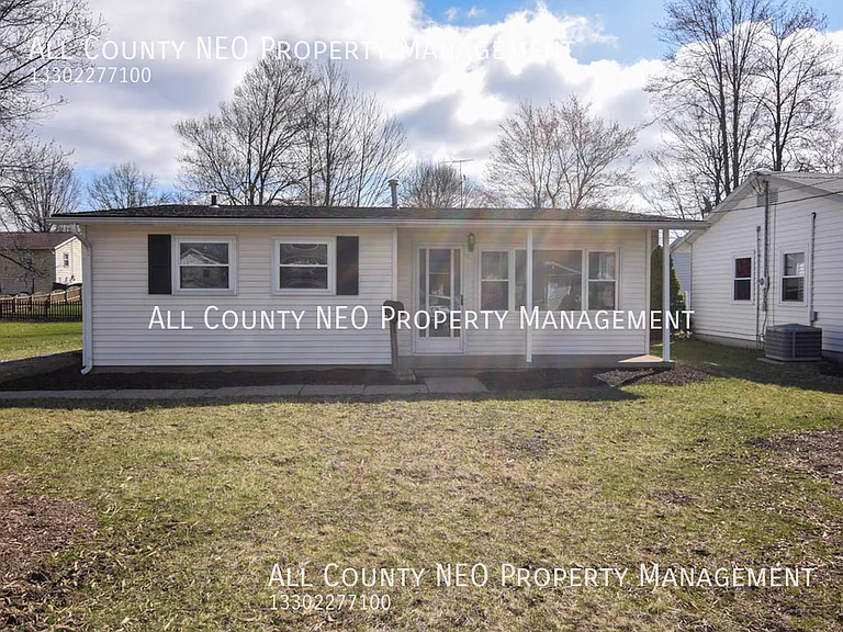 2470 Center Ave — Photo 2