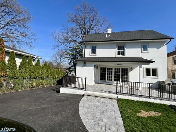 5th image of 358 Orient Way