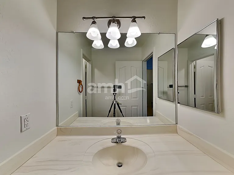 717 W Beth Dr — Photo 14