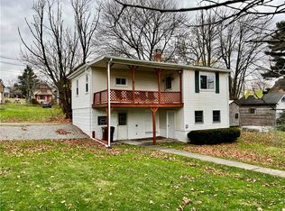 1015 Webster St, Farrell, PA 16121