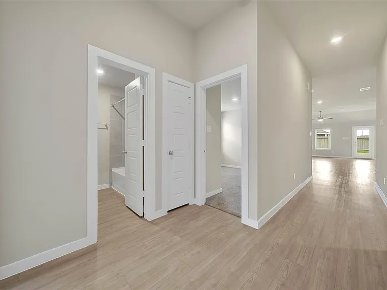 1016 Brighton Orchards Ln — Photo 3