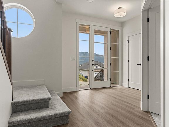 5th image of 47388 Chartwell Dr