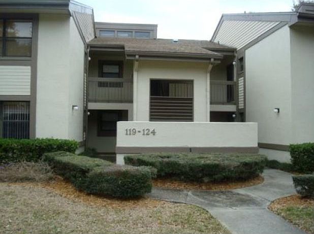 1st image of 122 Woodlake Wynde