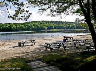 1 Brier Crest Rd, Blakeslee, PA 18610