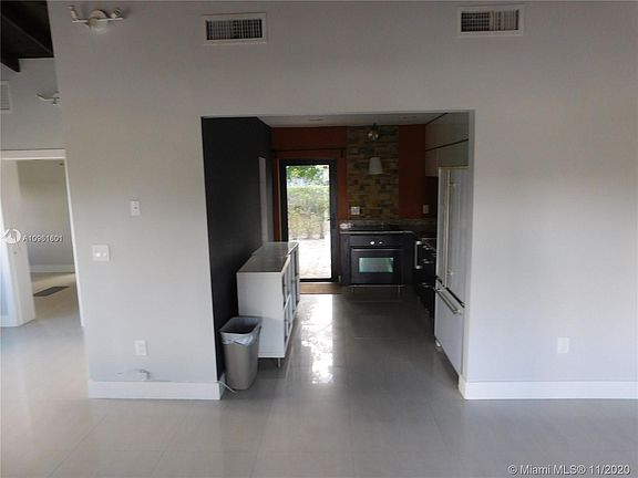 3rd image of 4617 N Andrews Ave