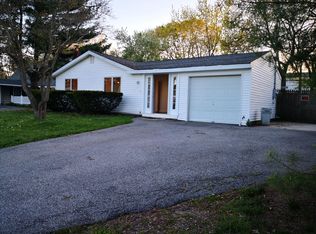 24 Plaza Ln, Selden, NY 11784