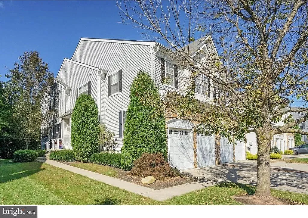 3 bed, 2.5 bath, 2194 sqft, $3,800 — Photo 1