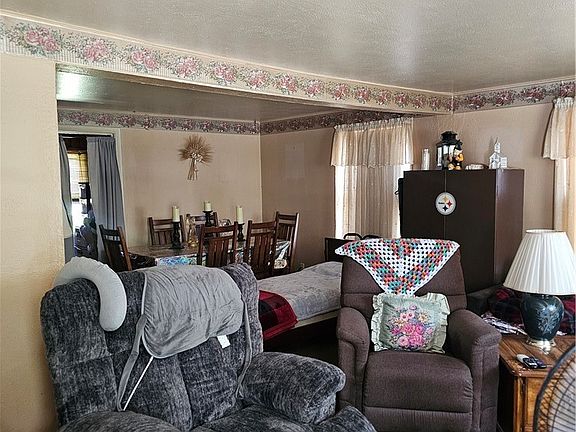 4th image of 614 Meadowbrook Ave SE