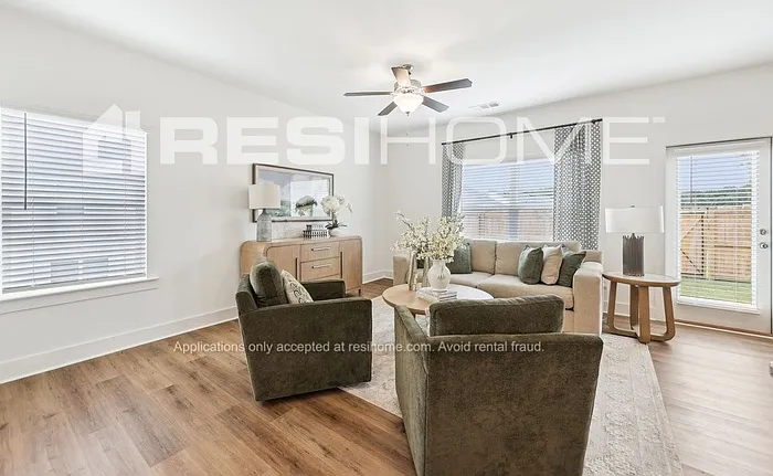 220 Frost Ln — Photo 11