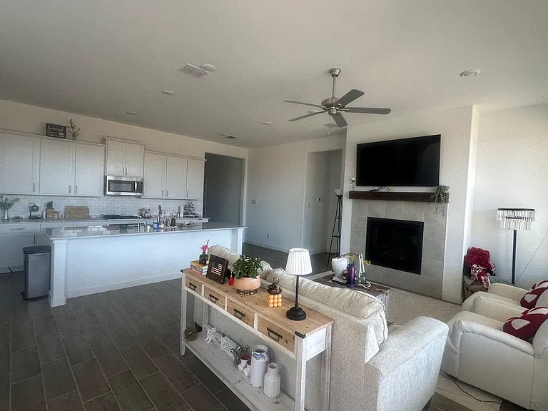 536 Breeds Hill Rd — Photo 2