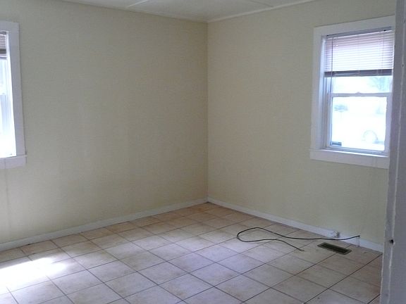 4th image of 425 Alpha St