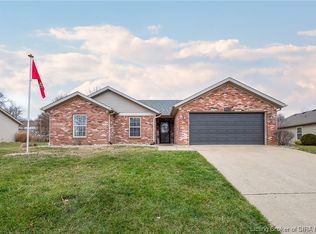 7013 Cedar Knoll Dr, Sellersburg, IN 47172