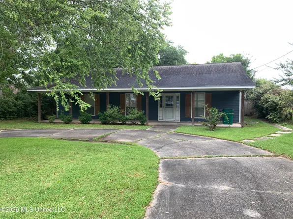 606 Beyer Dr, Bay Saint Louis, MS 39520