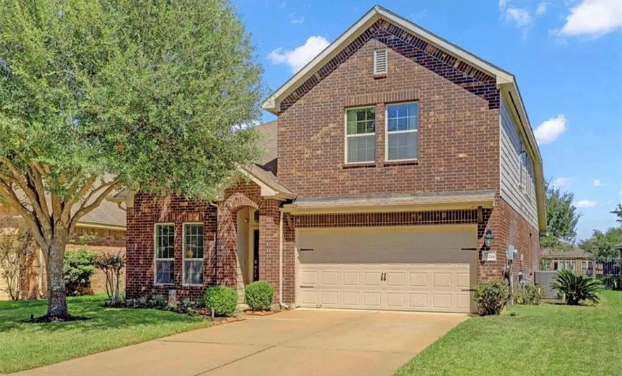 4 bed, 2.5 bath, 2525 sqft, $2,600 — Photo 3