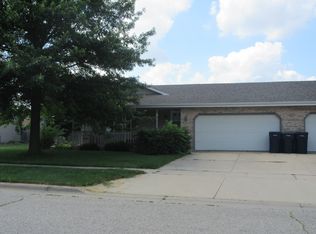 525 Rockshire Dr #1, Janesville, WI 53546