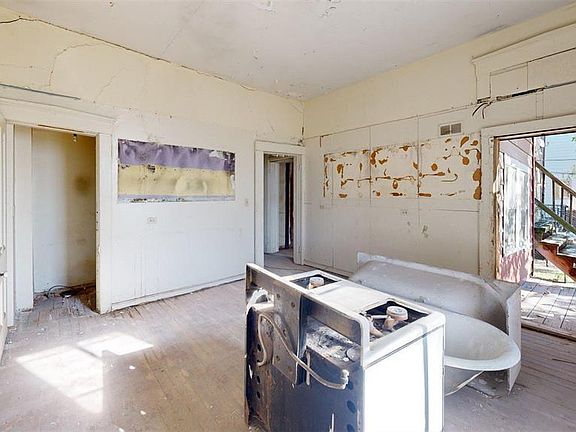 5th image of 4364 Vista Ave