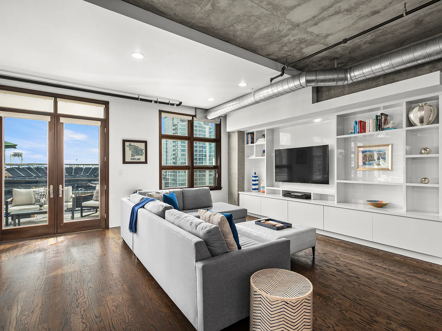 1 bed, 1.5 bath, 1377 sqft, $5,800 — Photo 3