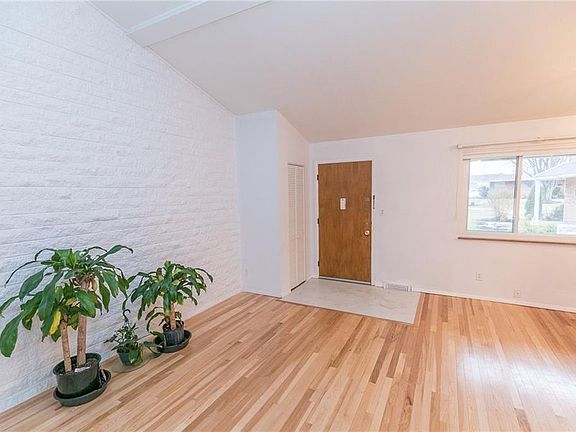 5th image of 21872 River Oaks Dr APT 4H