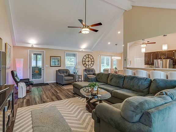 3rd image of 119 Deerwood Dr