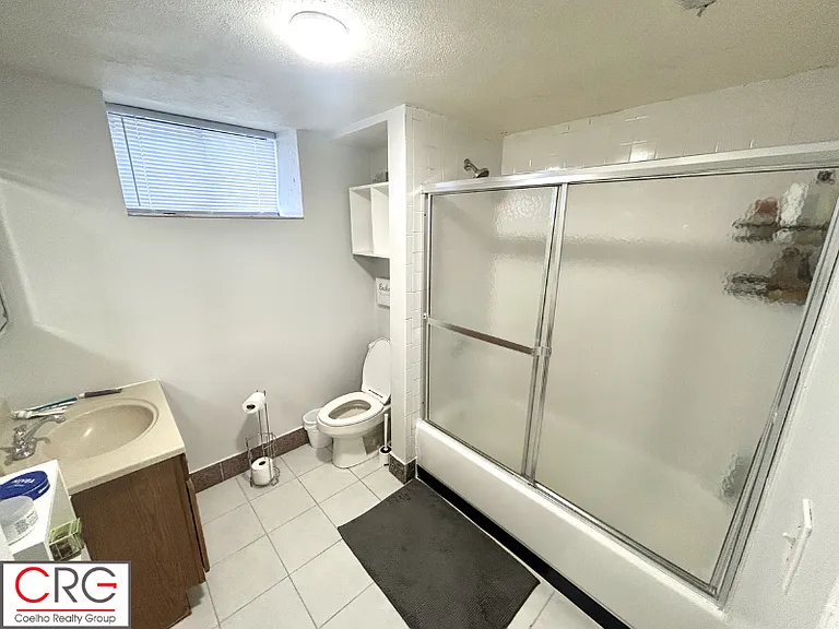 118-120 Cottage St #1B — Photo 11