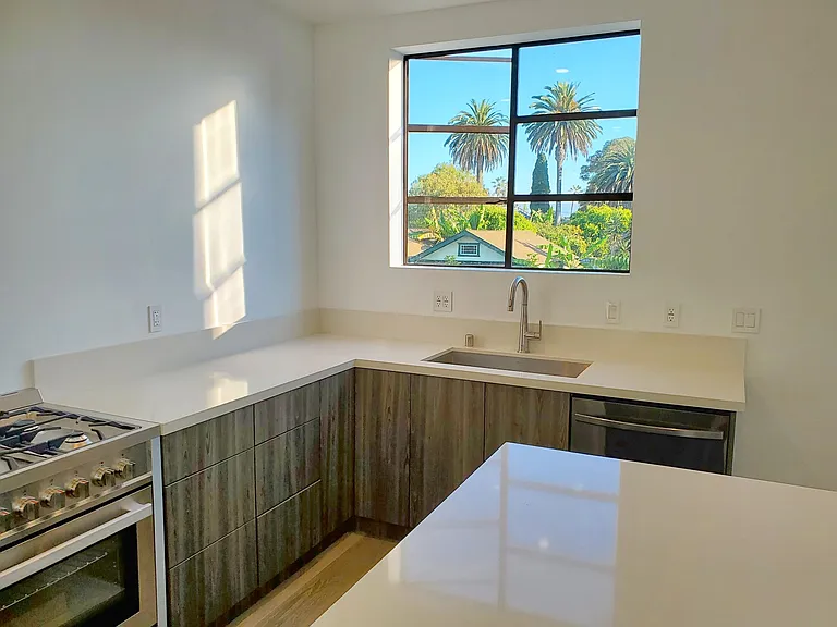 1317 Cabrillo Ave — Photo 6