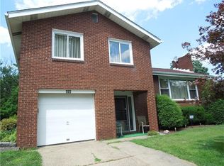 456 Regency Dr, Pittsburgh, PA 15239