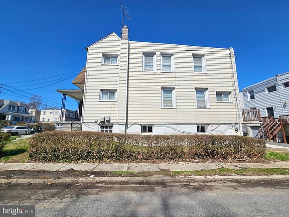 3rd image of 411 S Maple Ave