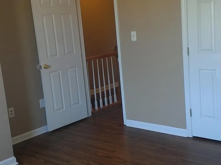 107 Mallory Ct — Photo 6