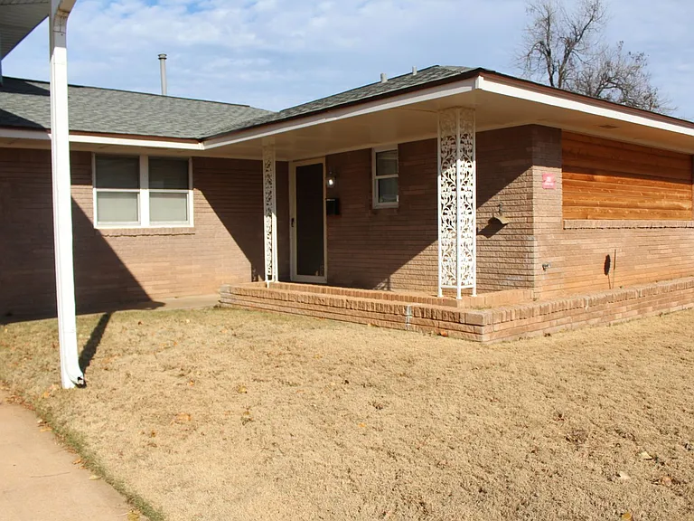 2217 Laneway Cir — Photo 2