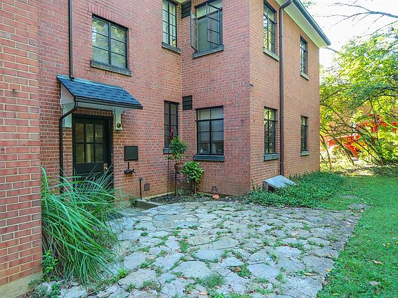 3rd image of 875 Ludlow Ave