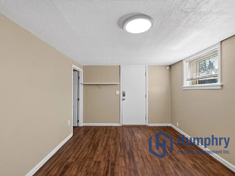 1015 1/2 N 27th St — Photo 5