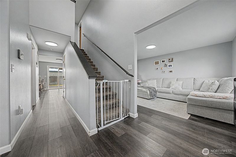 3rd image of 1737 W Mockingbird Street