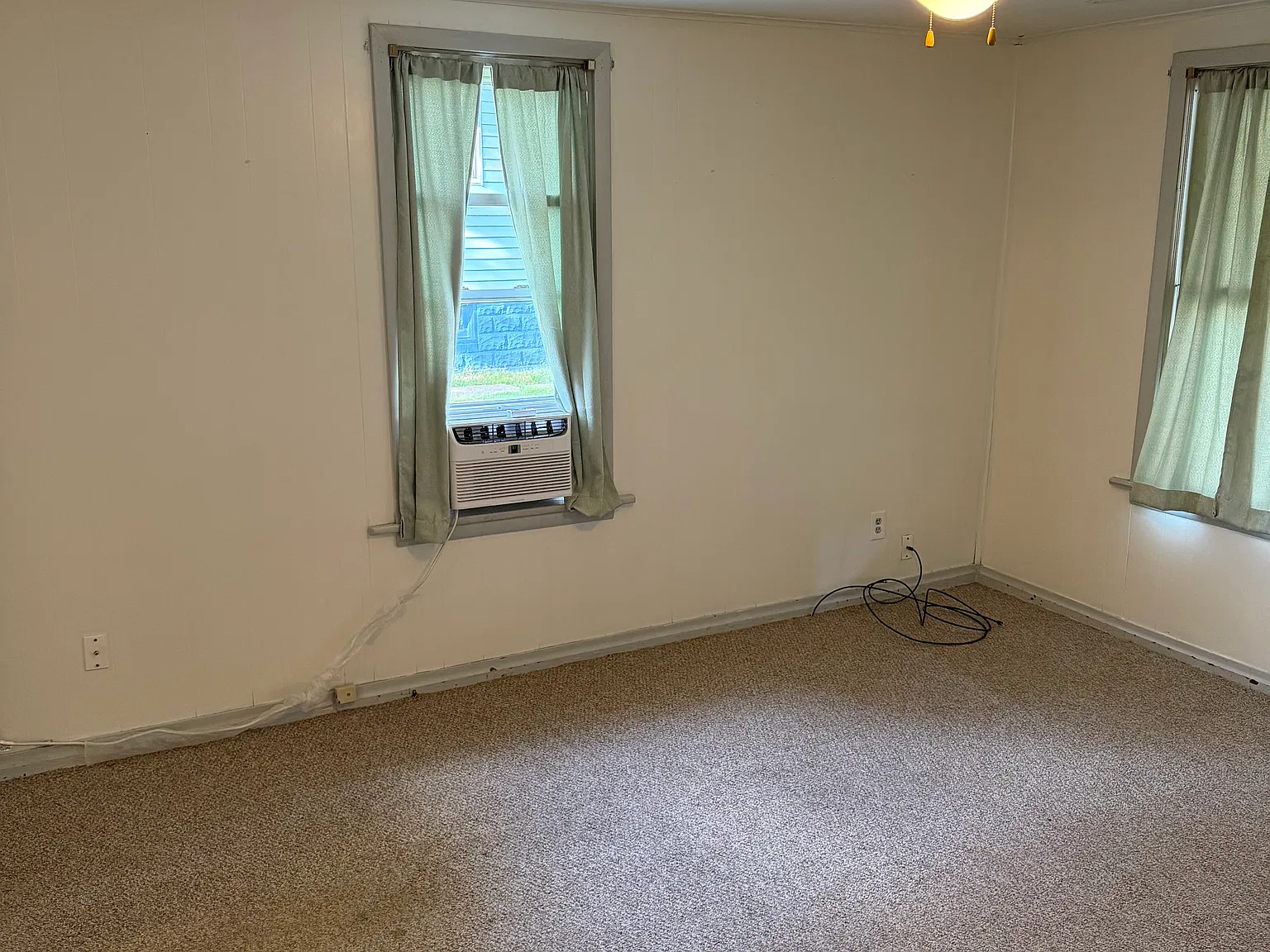 1 bed, 886 sqft, $700 — Photo 2