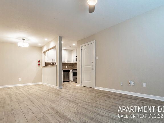 4th image of 1007 Pinemont Dr #301