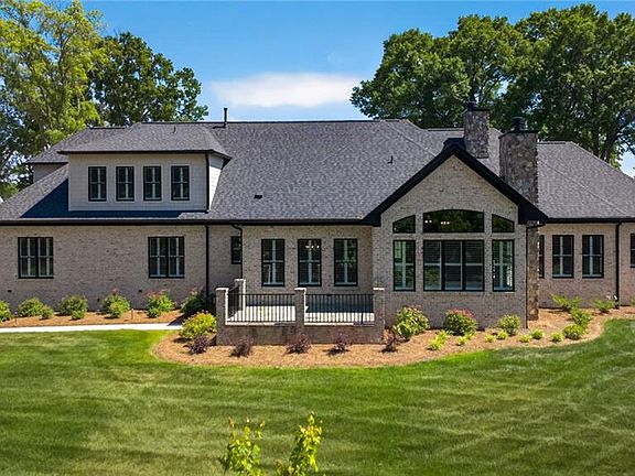 2nd image of 7955 Valley View Dr