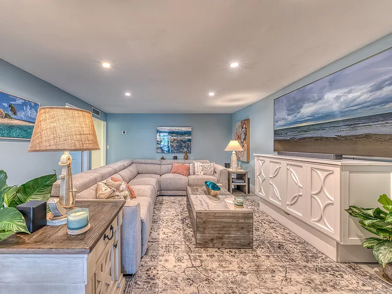SE 1st Pl — Photo 25