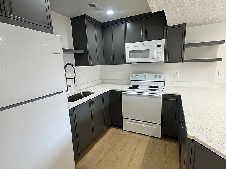 1838 W New York Dr — Photo 19