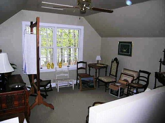 Guest suite living space