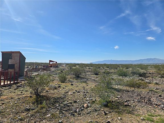 4th image of 2301 E Saddleback Dr