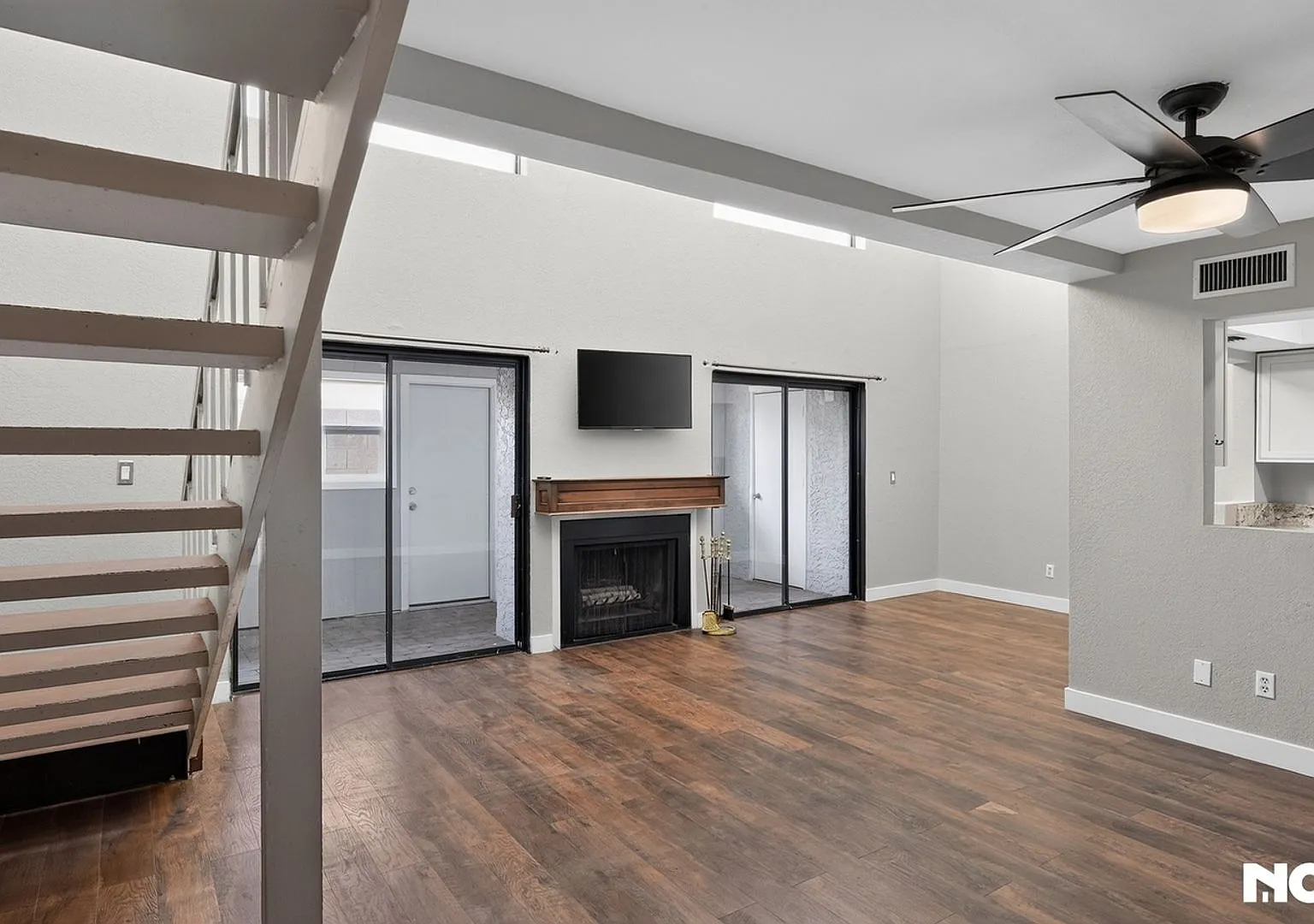 Charming 2BR Condo in Phoenix — Photo 1